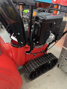 Снегоуборщики в Челябинске: мощность до 7 л. с., фару и подогрев ручек, доставка. Бензиновые снегоуборщики в Челябинске — от 34 900 руб., гарантия 2 года, доставка. Снегоуборщики для частного дома в Челябинске: ширина 45 см, цена от 24 900 руб., доставка.