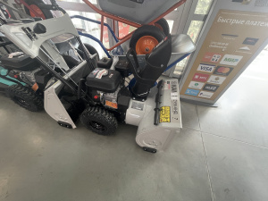 Снегоуборщики в Челябинске: мощность до 7 л. с., фару и подогрев ручек, доставка. Бензиновые снегоуборщики в Челябинске — от 34 900 руб., гарантия 2 года, доставка. Снегоуборщики для частного дома в Челябинске: ширина 45 см, цена от 24 900 руб., доставка.