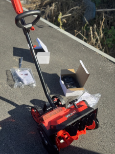 Снегоуборщики в Челябинске: мощность до 7 л. с., фару и подогрев ручек, доставка. Бензиновые снегоуборщики в Челябинске — от 34 900 руб., гарантия 2 года, доставка. Снегоуборщики для частного дома в Челябинске: ширина 45 см, цена от 24 900 руб., доставка.