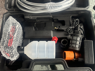 Автомойка Aккумуляторная в кейсе с комплектом аксессуаров