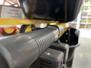 Усиленная строительная тачка Denzel 68999 с колесом 15 х 6,00-6 с объемом кузова 140 л